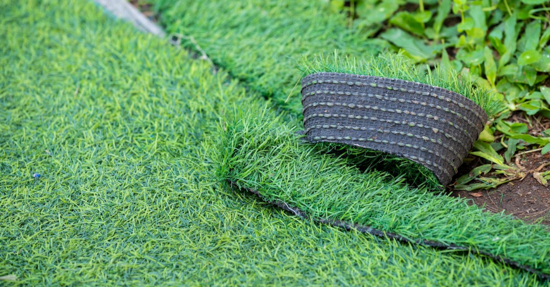 Artificial turf maintenance